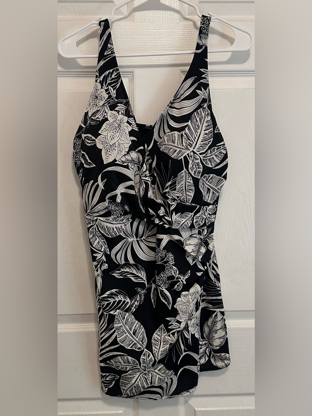 Black & White Floral V-Neck One-Piece Swimsuit